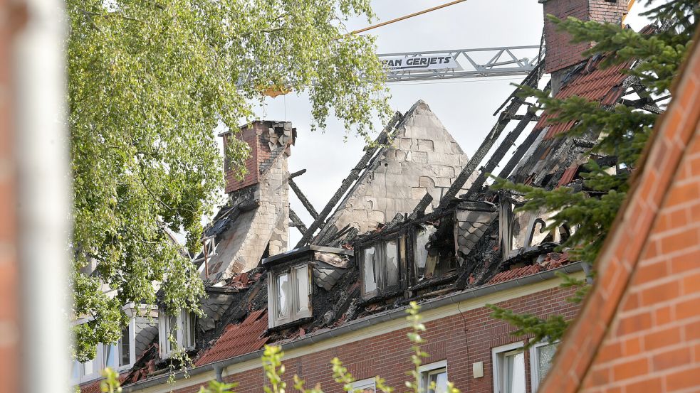 Bei einem Großbrand in der Emder Altstadt haben rund 50 Menschen ihr Zuhause verloren. Gut die Hälfte der Personen hatte ihren Hausrat nicht versichert und steht vor dem Nichts. Foto: Klaus Ortgies/Archiv