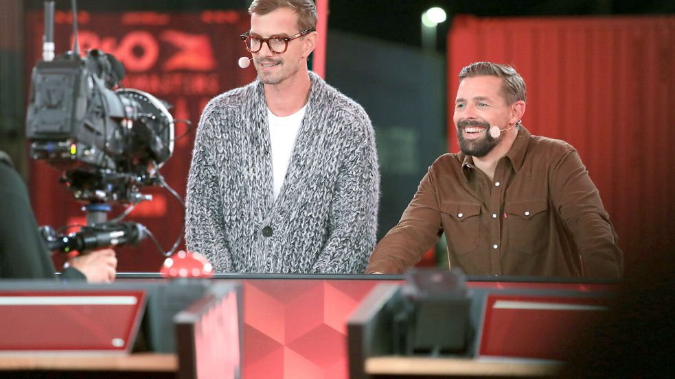 Joko (von links) und Klaas beim Staffelauftakt von „Ein sehr gutes Quiz“ in Duisburg. Foto: IMAGO/Funke Foto Services