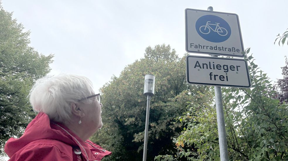 Nur Radfahrer und Anlieger dürfen in den Alten Postweg in Remels fahren. Foto: Lars Löschen