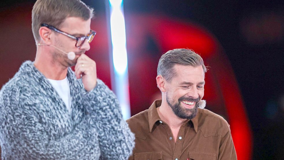 Joko Winterscheidt und Klaas Heufer-Umlauf veranstalten am Samstag ein letztes Mal für diese Staffel „Ein sehr gutes Quiz (mit hoher Gewinnsumme)“ – und das irgendwo in Deutschland. Foto: dpa/Christoph Reichwein