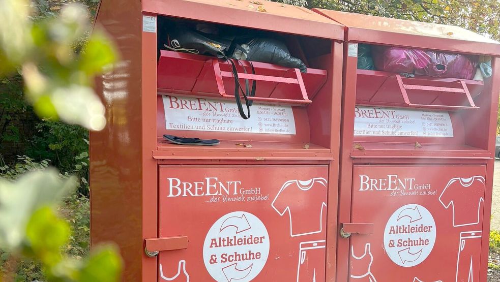Der letzte Altkleider-Container in Emden am Klipperweg steht Dienstagvormittag, 14. Oktober 2025, noch. Er soll aber an dem Tag abgebaut werden. Fotos: Donia Rezkalla