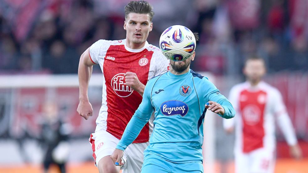 Marek Janssen (links) überzeugte gegen Viktoria Köln mit einigen guten Aktionen.