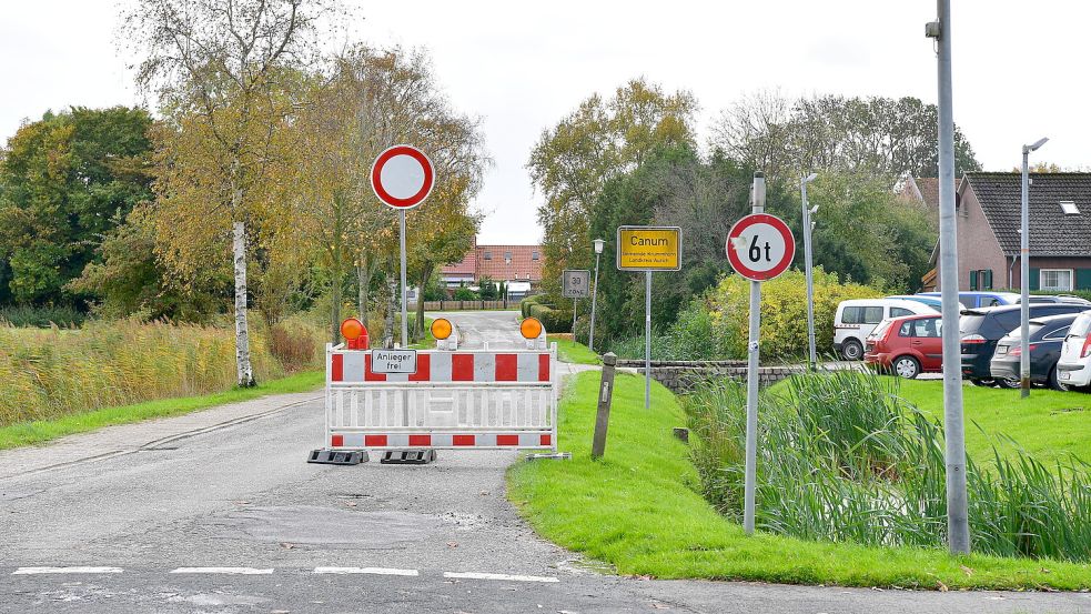 Sicherheitspersonal als Baustellenaufsicht in Canum aufzustellen ist für die Straßenbaubehörde keine Option. Dazu fehle die rechtliche Handhabe, heißt es. Foto: Heinz Wagenaar/Archiv