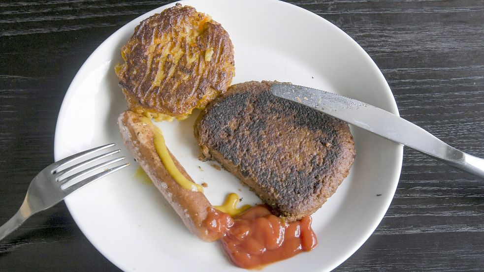 Fleisch-Ersatzprodukte liegen auf einem Teller. Foto: Markku Ulander/Lehtikuva/dpa