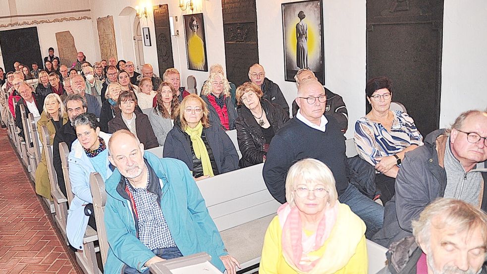 Zahlreiche Interessierte kamen zur Eröffnung. Foto: Bodo Wolters