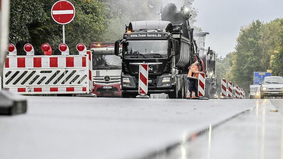 Die Bundesstraße 436 bei Nortmoor wurde saniert. Foto: Klaus Ortgies/Archiv