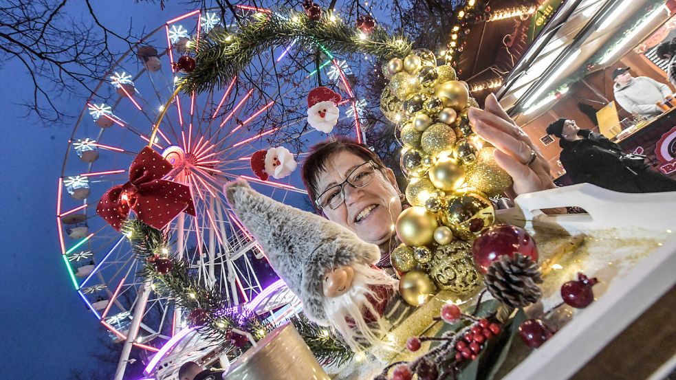 Auf dem Ernst-Reuter-Platz steht wieder ein Riesenrad. Foto: Klaus Ortgies/Archiv