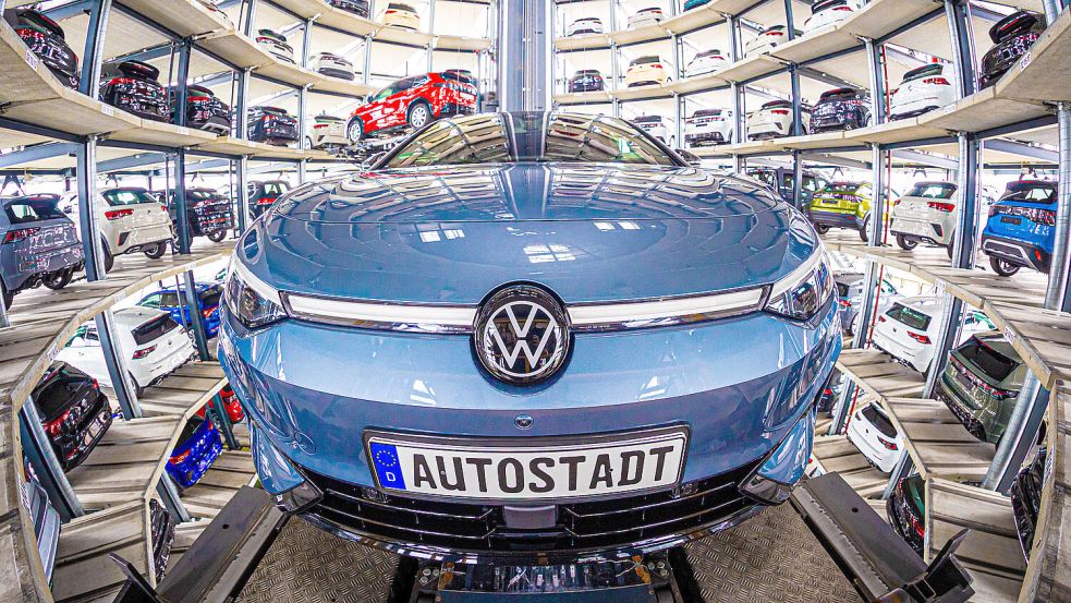 Ein Computer auf Rädern? In solch einem ID.7 aus Emden sind rund 18.000 Chips verbaut. Foto: Moritz Frankenberg/dpa