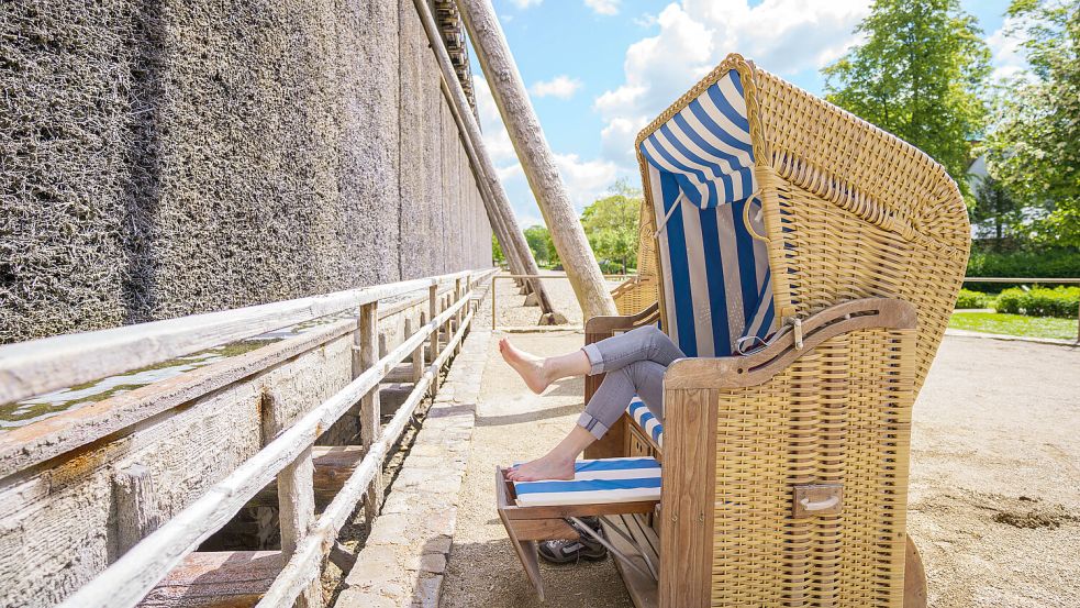 Gradierwerke kennt man vor allem aus Kurorten wie Bad Nauheim, wo dieses Bild entstand. Auch in Greetsiel soll es bald ein Gradierwerk geben. Allerdings in einer etwas anderen Form. Foto: dpa/Andreas Arnold