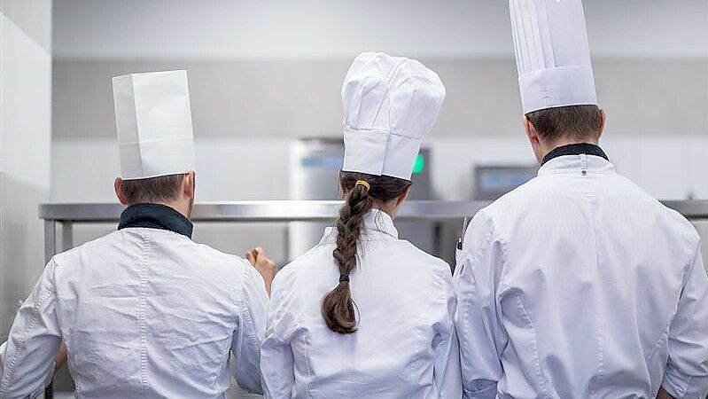 In Handwerksberufen, der Hotelerie und der Gastronomie sind die Betriebe immer mehr auf Fachkräfte aus dem Ausland angewiesen. Foto: dpa/Jens Büttner