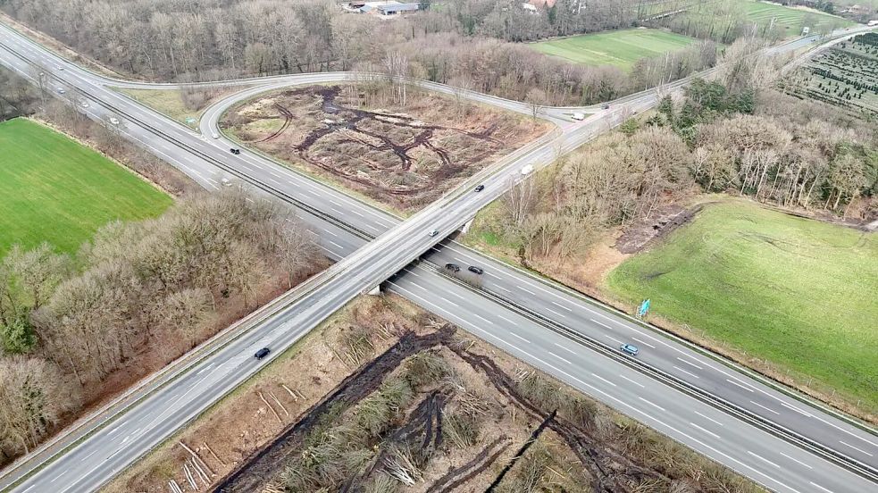 Rund 5,6 Millionen Euro investiert der Bund in den Neubau der 47,5 Meter langen Brücke. Die alte Brücke von 1973 war für die Belastungen durch Schwerlastverkehr nicht ausgelegt. Foto: © Die Autobahn GmbH des Bundes