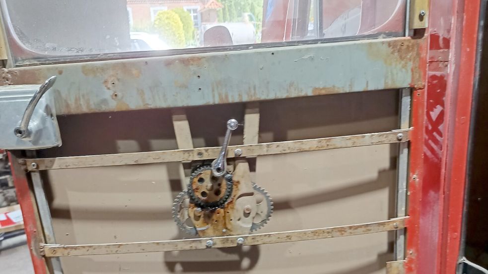 Ein Problem waren die Führungen für die Seitenfenster: Erst mit neuen Schienen ließen sie sich wieder herunterkurbeln. Foto: Udo Kuhr