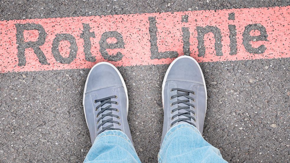 Bis hierhin und nicht weiter: Viele rote Linien versperren den Raum für offene Debatten. Foto: picture alliance / Zoonar