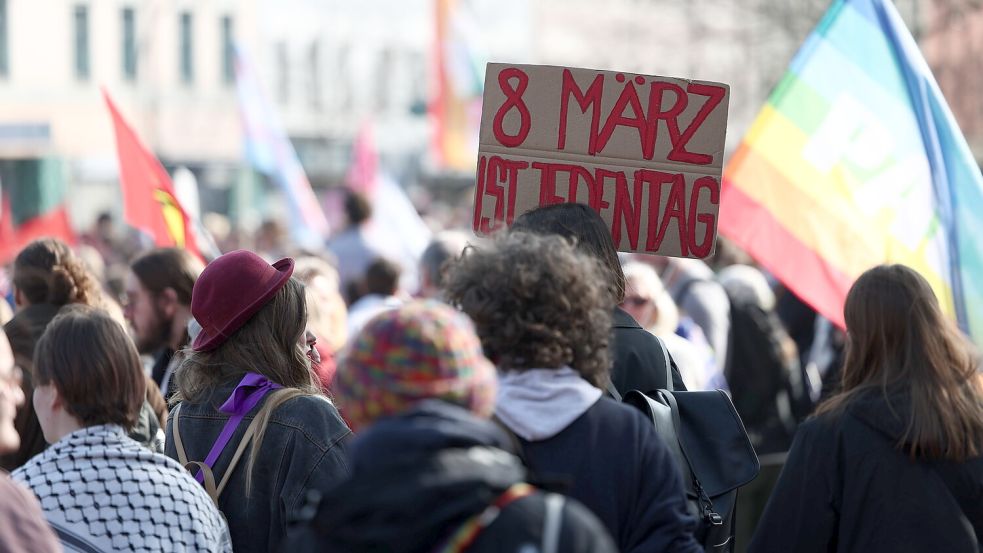Demonstration für mehr Frauenrechte: Ein breites Bündnis fordert, den Internationalen Frauentag am 8. März zu einem niedersächsischen Feiertag zu machen. Foto: Hannes P Albert/dpa