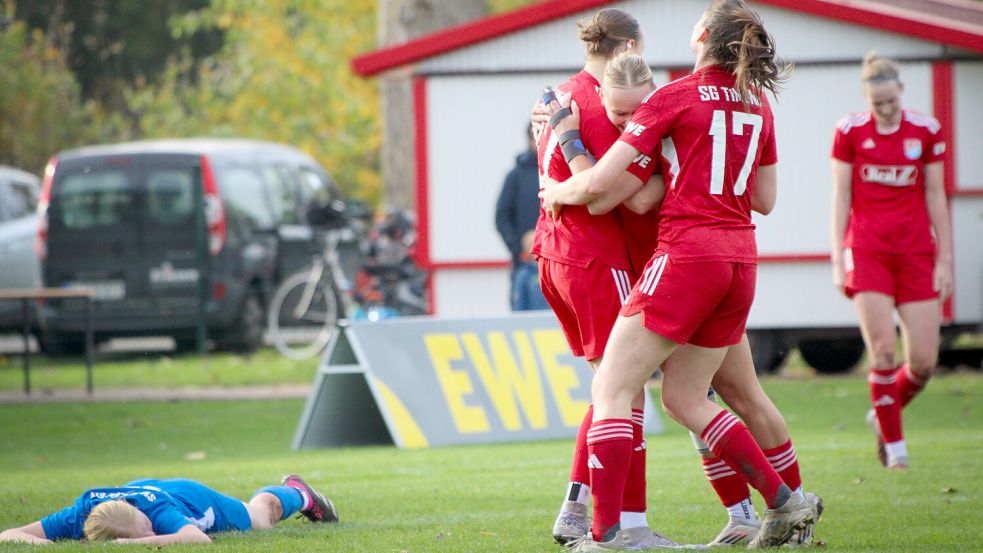 Nach dem Siegtor von Teresa Sonntag war der Jubel bei TiMoNo ebenso groß wie die Enttäuschung bei Meppen. Foto: Lena Roolfs