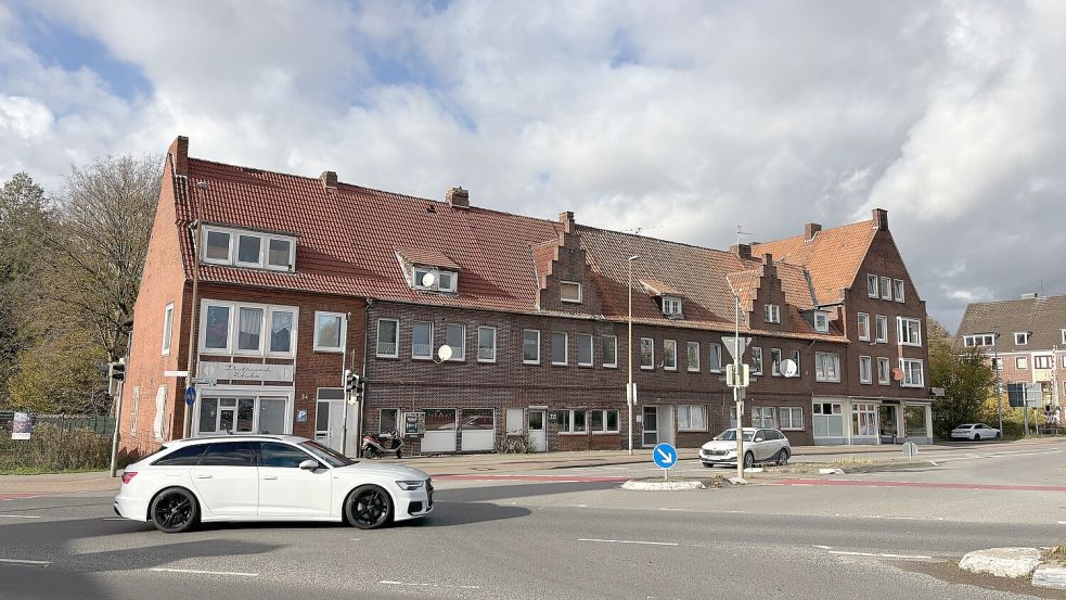 An der Nesserlander Straße sollen mehrere Altbauten abgerissen werden und modernem Wohnen weichen. Foto: Mona Hanssen