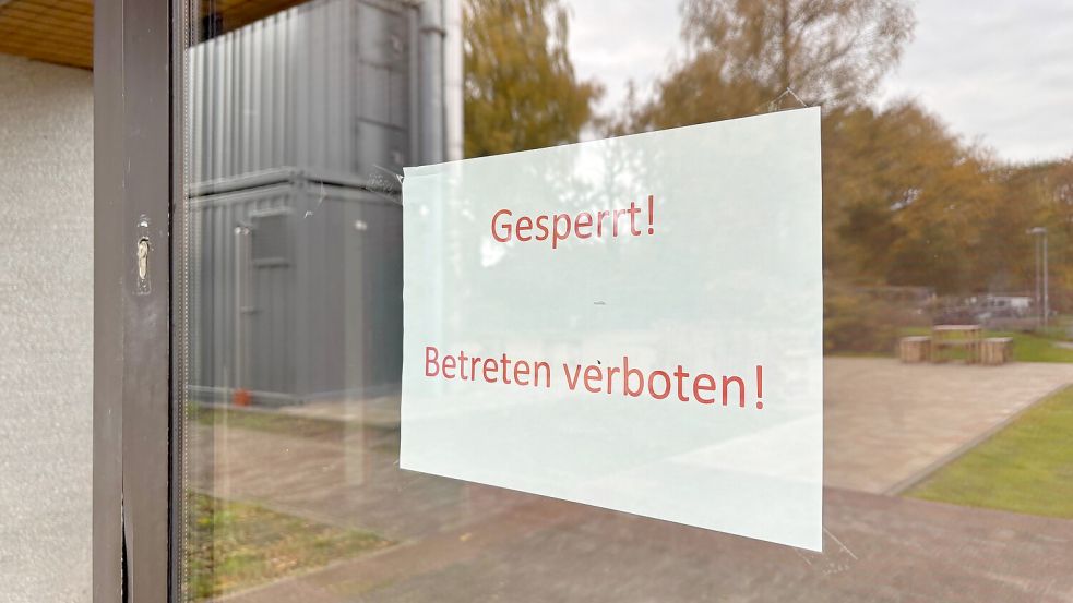 Die Sporthalle in Remels ist seit Donnerstag, 30. Oktober 2025, gesperrt. Foto: Lars Löschen