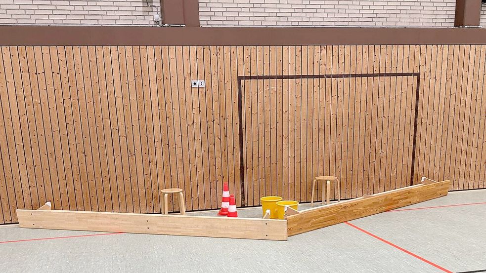 In der Sporthalle der Oberschule Uplengen standen in der Vergangenheit schon Eimer, die das Wasser auffangen sollten. Foto: privat/Archiv