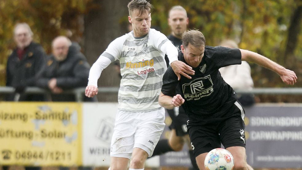 In einem intensiven Spiel zog GW Firrel (rechts Torben Lange) trotz klarer Führung noch den Kürzeren. Foto: Jens Doden/Emden