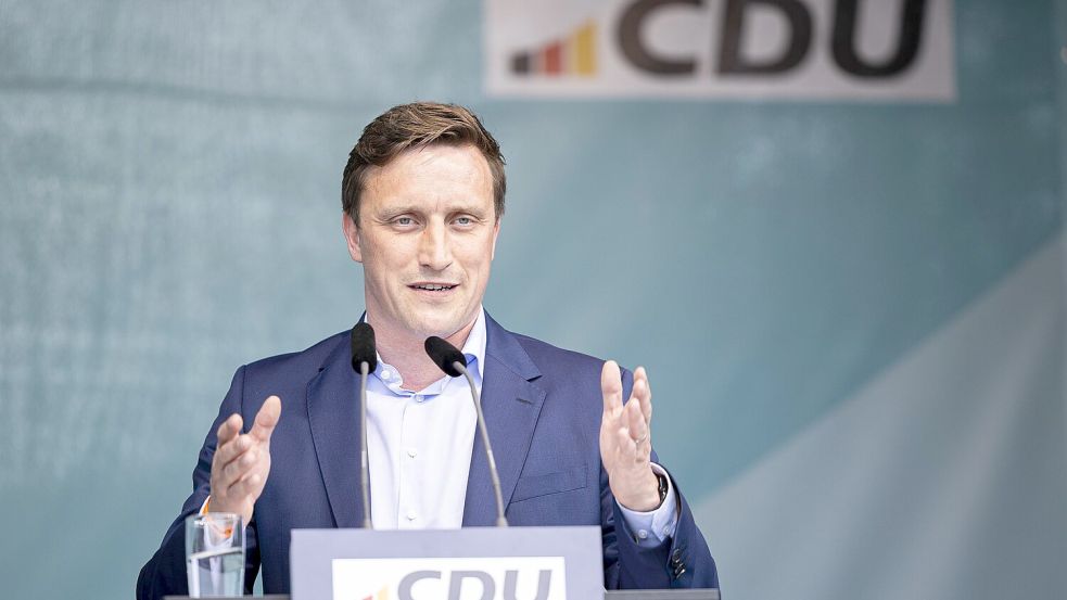Sebastian Lechner, CDU-Fraktionschef im Niedersächsischen Landtag, plant zusammen mit seiner Partei die Kommunen in Niedersachsen zu entlasten. Foto: dpa/Michael Matthey