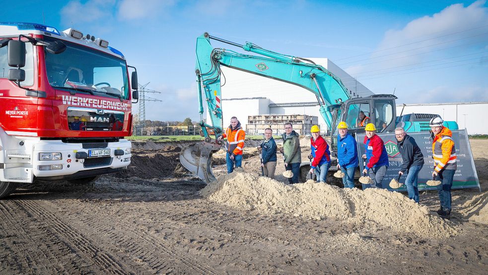 Erster Spatenstich für den Bau des neuen Feuerwehrgebäudes auf der Meyer Werft. Foto: Meyer Werft