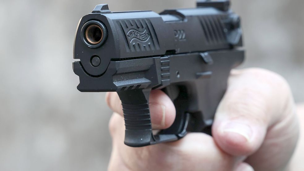 In Bremen sind zwei Kinder bei einem vermeintlichen E-Scooter-Kauf von zwei Unbekannten überfallen und ausgeraubt worden. Foto: IMAGO/Rene Traut