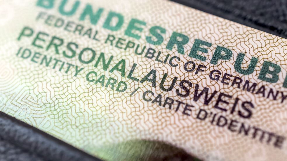 Eine niederländisches Ausweisdokument soll der Mann nach eigenen Angaben auf der Straße gefunden haben. Dabei könnte es sich um eine Fälschung handeln. (Symbolbild) Foto: Imago/Zoonar