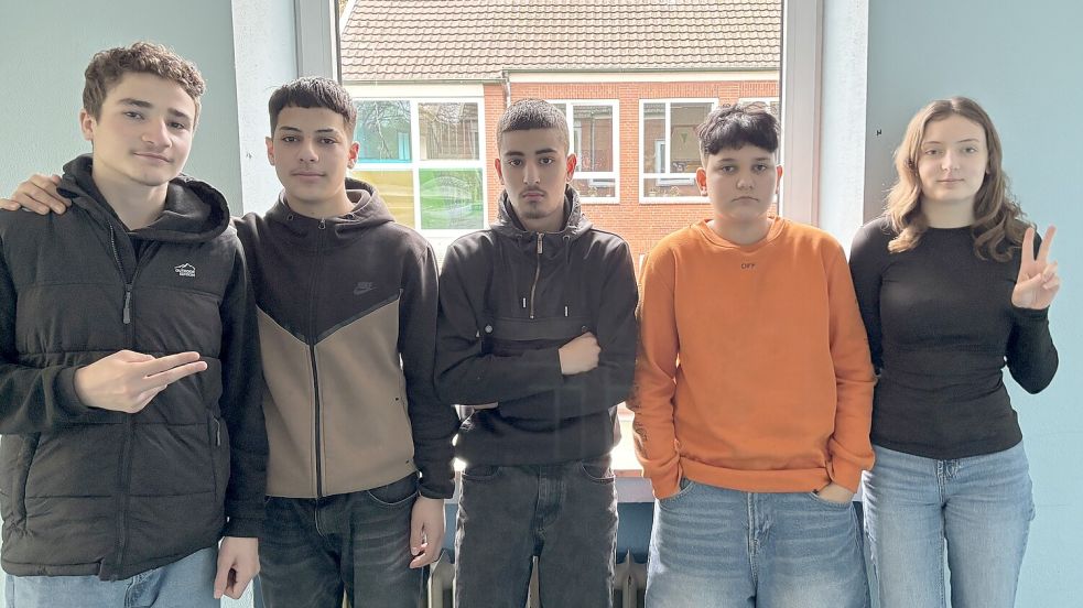 Dahoz Musa (2. von links) möchte mit seinen Freunde einen Kurzfilm über seine Erlebnisse im Irak machen. Foto: Björn Klüver