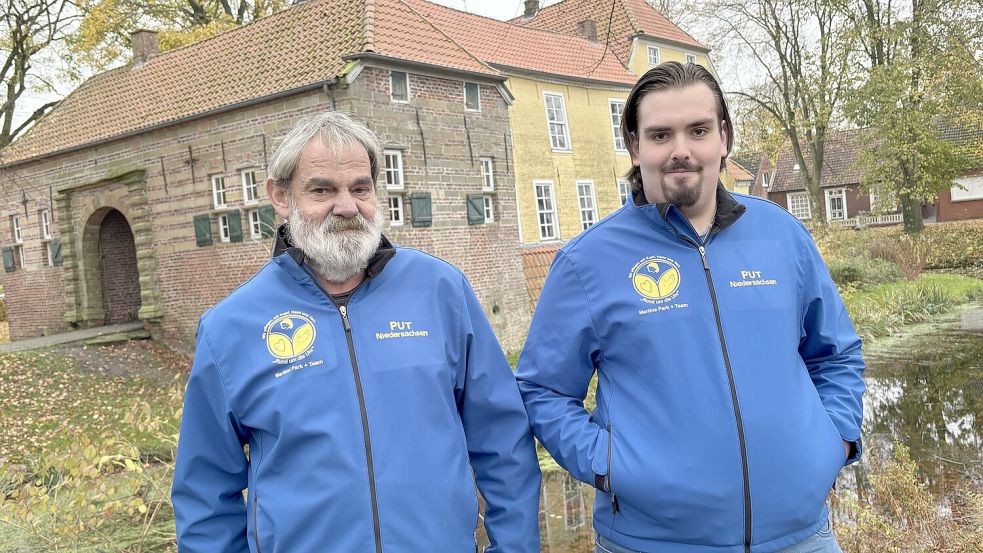 Peter (links) und Justin Tiedeken leiten gemeinsam das Paranormale Untersuchungsteam Niedersachsen. Foto: Pia Pentzlin
