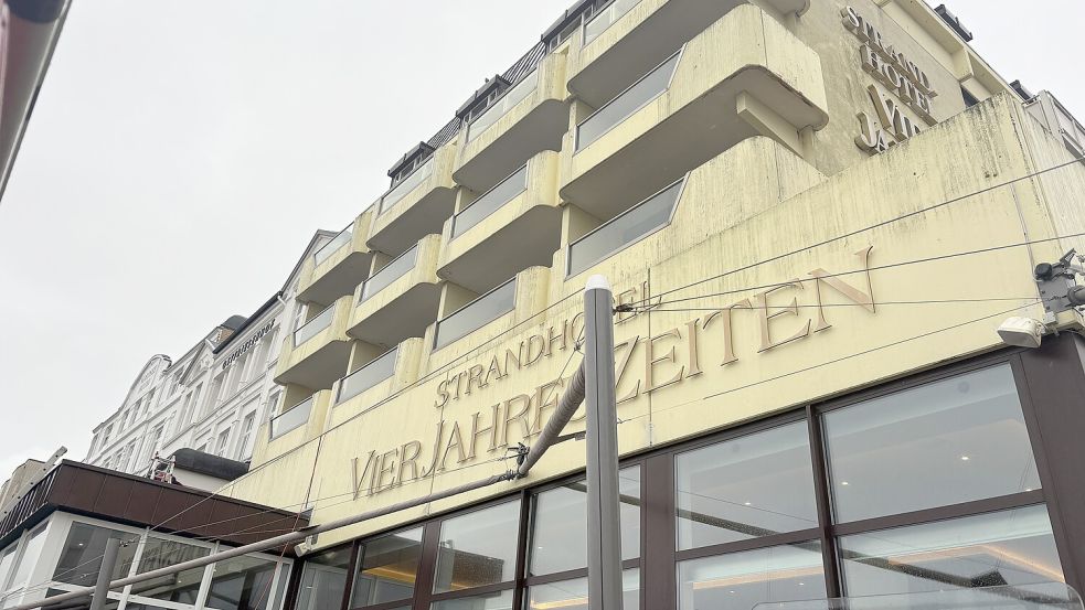 Das Strandhotel Vierjahreszeiten war am Donnerstag Schauplatz eines Feuerwehreinsatzes. Foto: Florian Ferber
