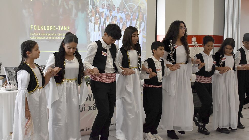 Die Pflege von Musik und Tanz ist eines der Ziele des Yezidischen Kulturvereins. Foto: Vivien Buntjer