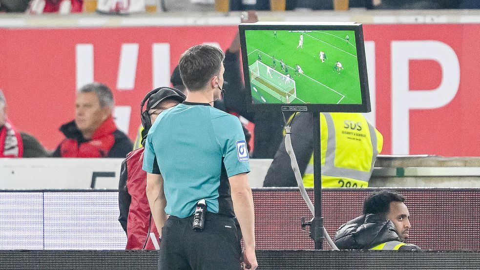 Seit acht Jahren gibt es den Videobeweis in der Fußball-Bundesliga. Foto: Imago