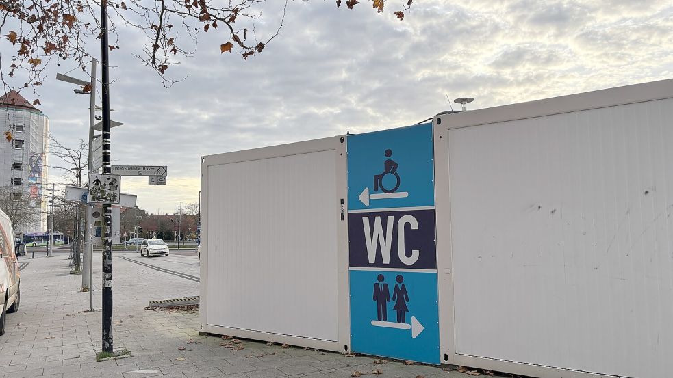 Kein schönes Entree: der erste Blick auf Emden für ankommende Bahnreisende.