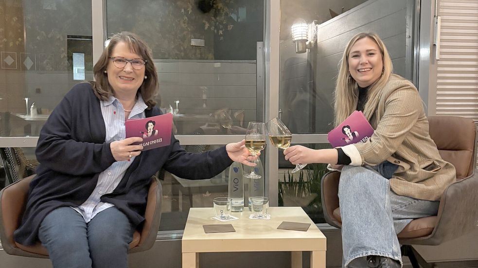 Petra Herterich (links) und Kristina Groeneveld luden Mitte November zum ersten Frau-am-Freitag-Stammtisch ein. Foto: Laura Peters