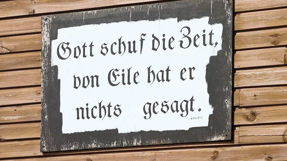 Das Inselmotto „Gott schuf die Zeit, von Eile hat er nichts gesagt“, haben die verantwortlichen Behörden und Politiker für das Projekt Hafenertüchtigung auf Wangerooge umfänglich befolgt. 13 Jahren vergingen von der ersten Planung bis zum Baubeginn. Die Fertigstellung ist für 2029 geplant. Foto: Theo Kruse
