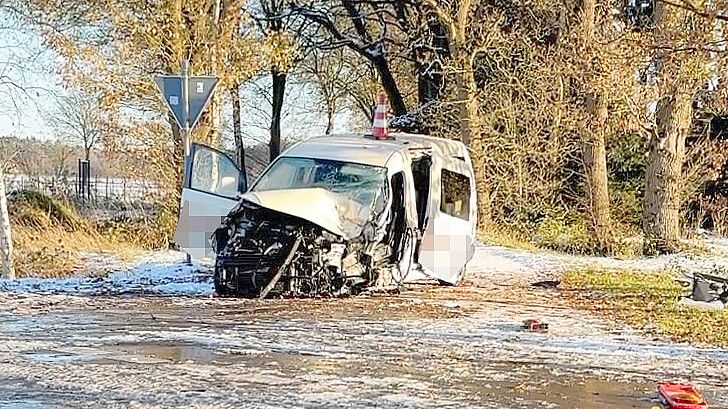 Bei dem Unfall wurden zwei Männer verletzt. Foto: Stephanie Fäustel
