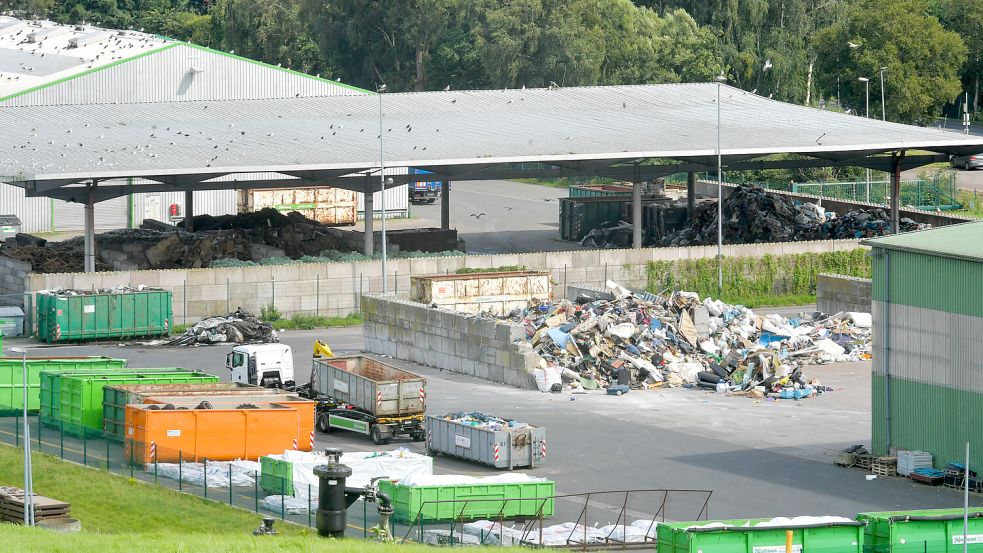 In Breinermoor wird ein Großteil des Mülls aus dem Landkreis Leer verarbeitet. Foto: Klaus Ortgies