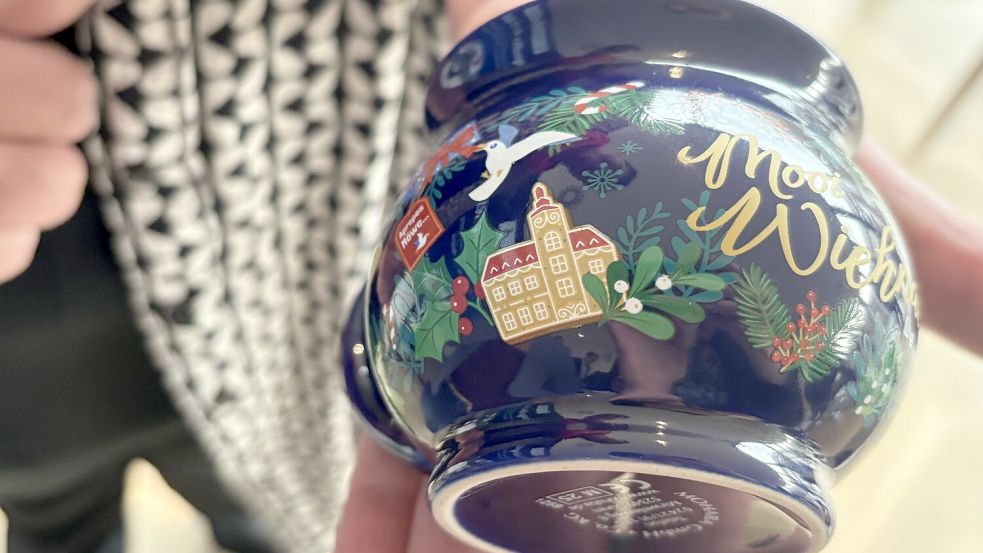 Unter anderem werden Weihnachtsmarktbecher verlost. Foto: Jasmin Oltmanns/Archiv