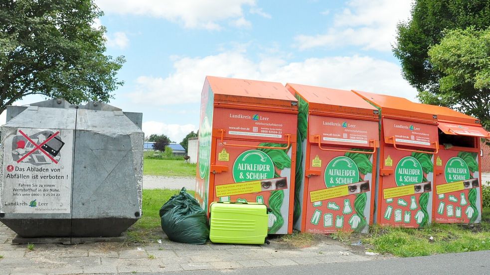 Seit Ende September setzt Weener auf Überwachung bei Containerstandorten. Erste Erfahrungen gibt es vom Standort Kleiner Bollen in Möhlenwarf. Foto: Bodo Wolters/Archiv