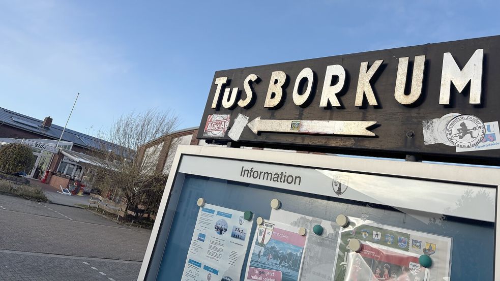 Beim TuS Borkum gilt künftig eine neue Parkregelung. Foto: Florian Ferber