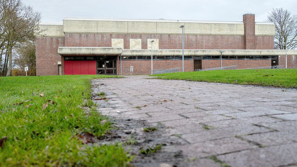 Die Halle der ehemaligen Pestalozzischule in der Florenstraße wird für mindestens ein Jahr umfangreich renoviert und saniert. Foto: Klaus Ortgies