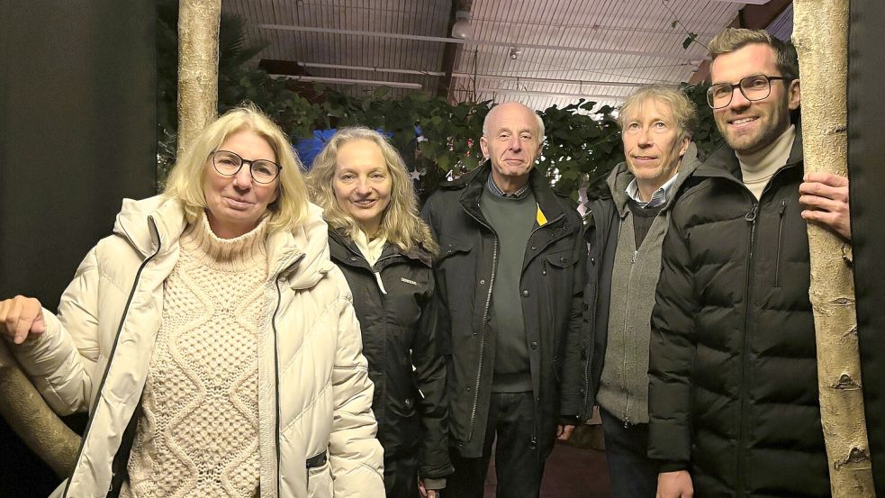 Sie berichteten von den neuen Plänen für den Weihnachtszauber: Anita Korth (LWTG, links), Ute Rittmeier (Stadtmarketing), Herbert Dirks (Museum), Johann Hespen (LWTG) und Sven Lübbers (Bürgermeister und Geschäftsführer LWTG). Foto: Nicole Böning