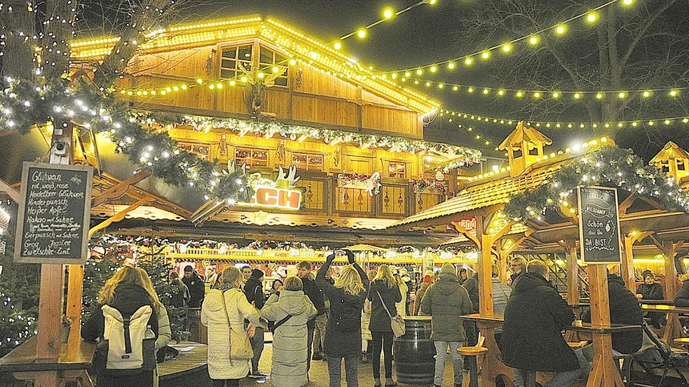 Beim Elch treffen sich viele alte Freunde in Leer auf einen Glühwein. Foto: Bodo Wolters/Archiv