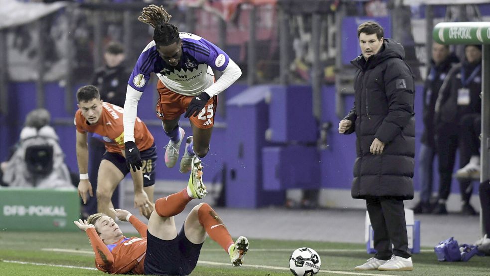 Zu Fall gebracht haben Lasse Rosenboom und Co. den Hamburger S V im DFB-Pokal-Achtelfinale. Foto: Imago