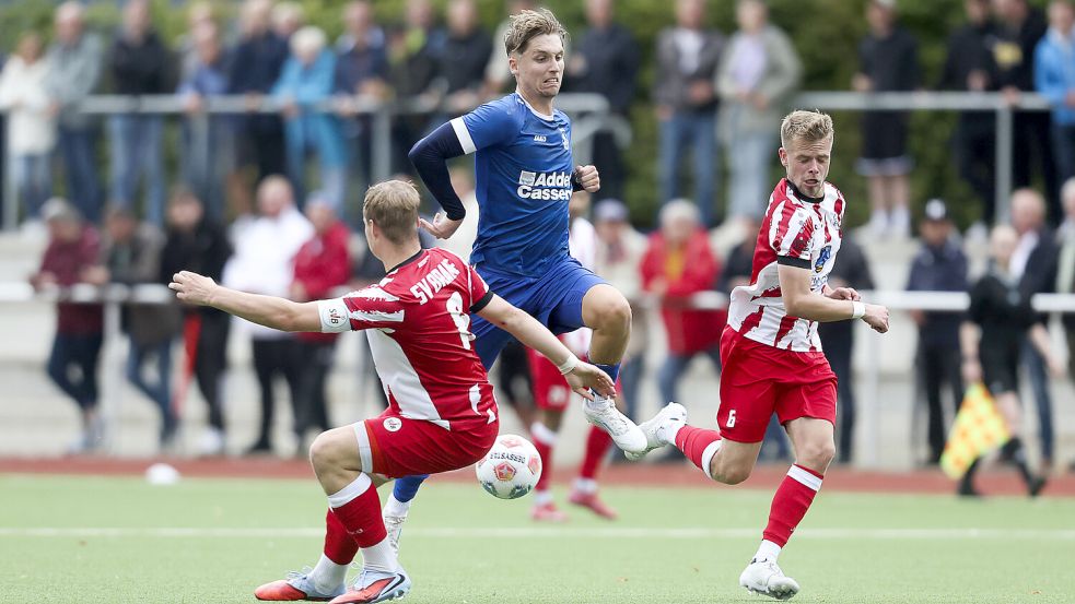 Bruder Finn Rosenboom spielt beim TuS Esens in der Landesliga und wurde am Donnerstag 25 Jahre alt. Foto: Jens Doden/ Emden