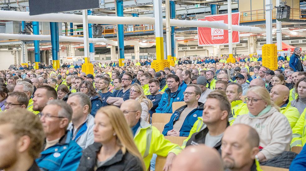 Bei VW Emden blickt man gespannt auf das nächste, sicherlich herausfordernde Jahr: hier bei der jüngsten Betriebsversammlung im ostfriesischen Werk. Foto: Volkswagen