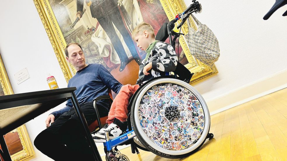 Felix wurde beim Prozess unter anderem von seinem Vater Falko Tannigel begleitet – wie hier beim ersten Verhandlungstag. Archivfoto: Klaus Ortgies