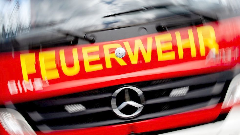 Feuerwehr und Polizei waren im Einsatz. Symbolfoto: Hauke-Christian Dittrich/dpa