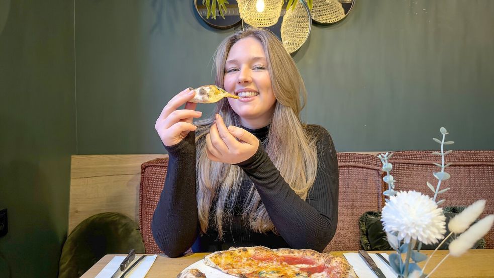 Die Influencerin Vanessa Wolters gibt auf ihrem TikTok-Kanal unter anderem Ausflugs- und kulinarische Tipps für Ostfriesland. Foto: Leon Rodewald