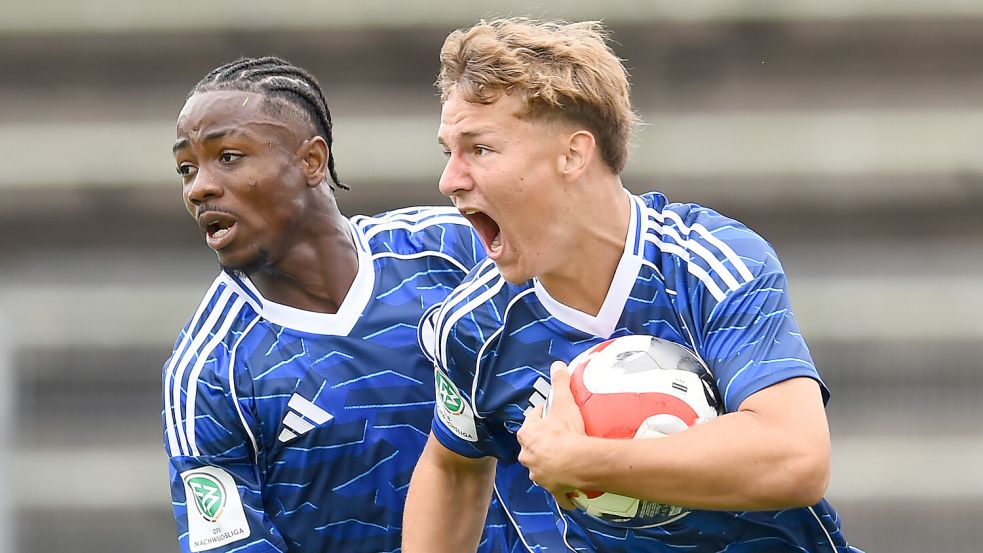 Jonas Dieckmann (vorne) spielt die dritte Saison im Nachwuchs vom FC Schalke 04. Foto: Imago